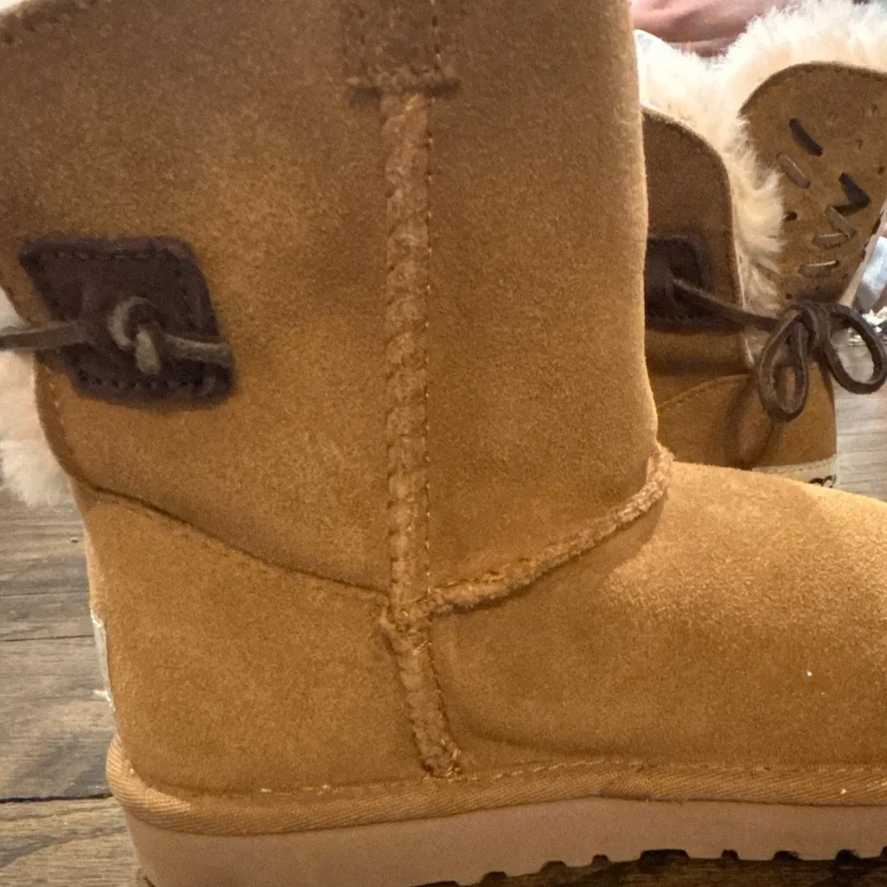 UGG Adoria Tehuano boots- size 3 kids- like new